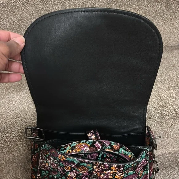 Beautiful coach Crossbody in a purple floral print